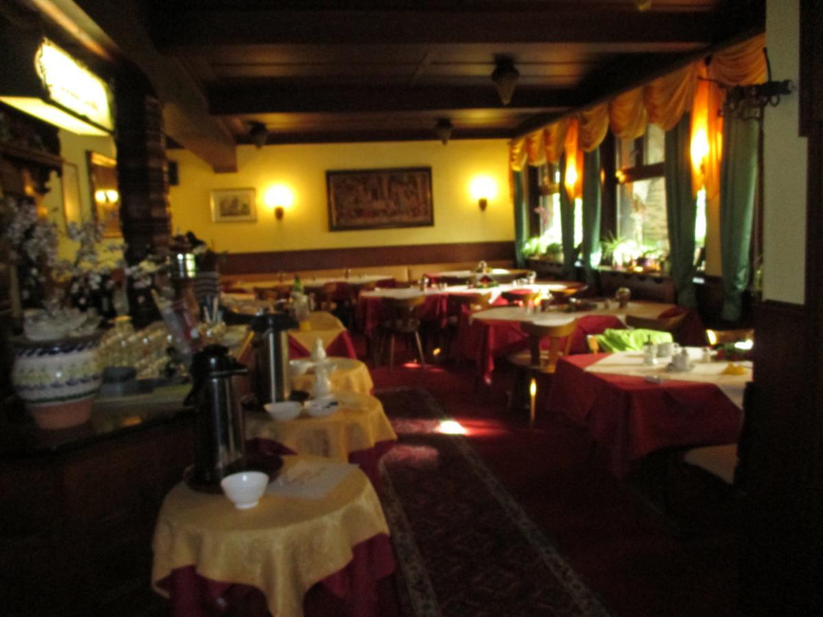 Hotel Kranenturm บาคาราค ภายนอก รูปภาพ