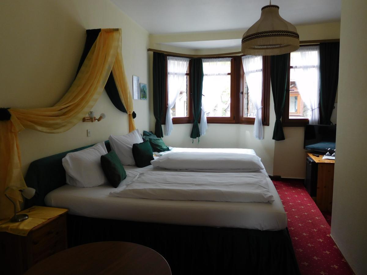 Hotel Kranenturm บาคาราค ภายนอก รูปภาพ