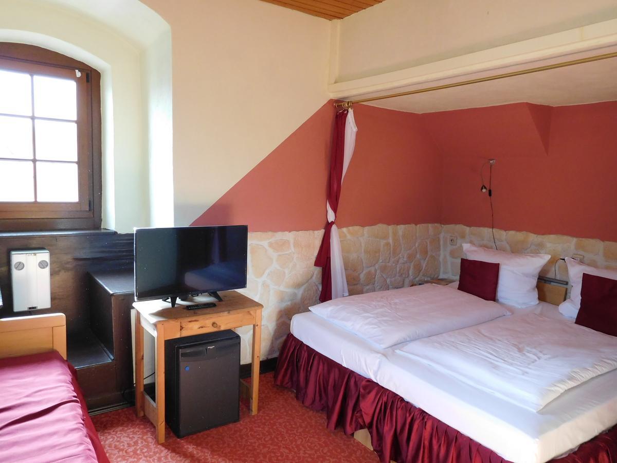 Hotel Kranenturm บาคาราค ภายนอก รูปภาพ