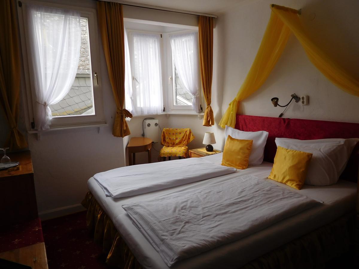 Hotel Kranenturm บาคาราค ภายนอก รูปภาพ