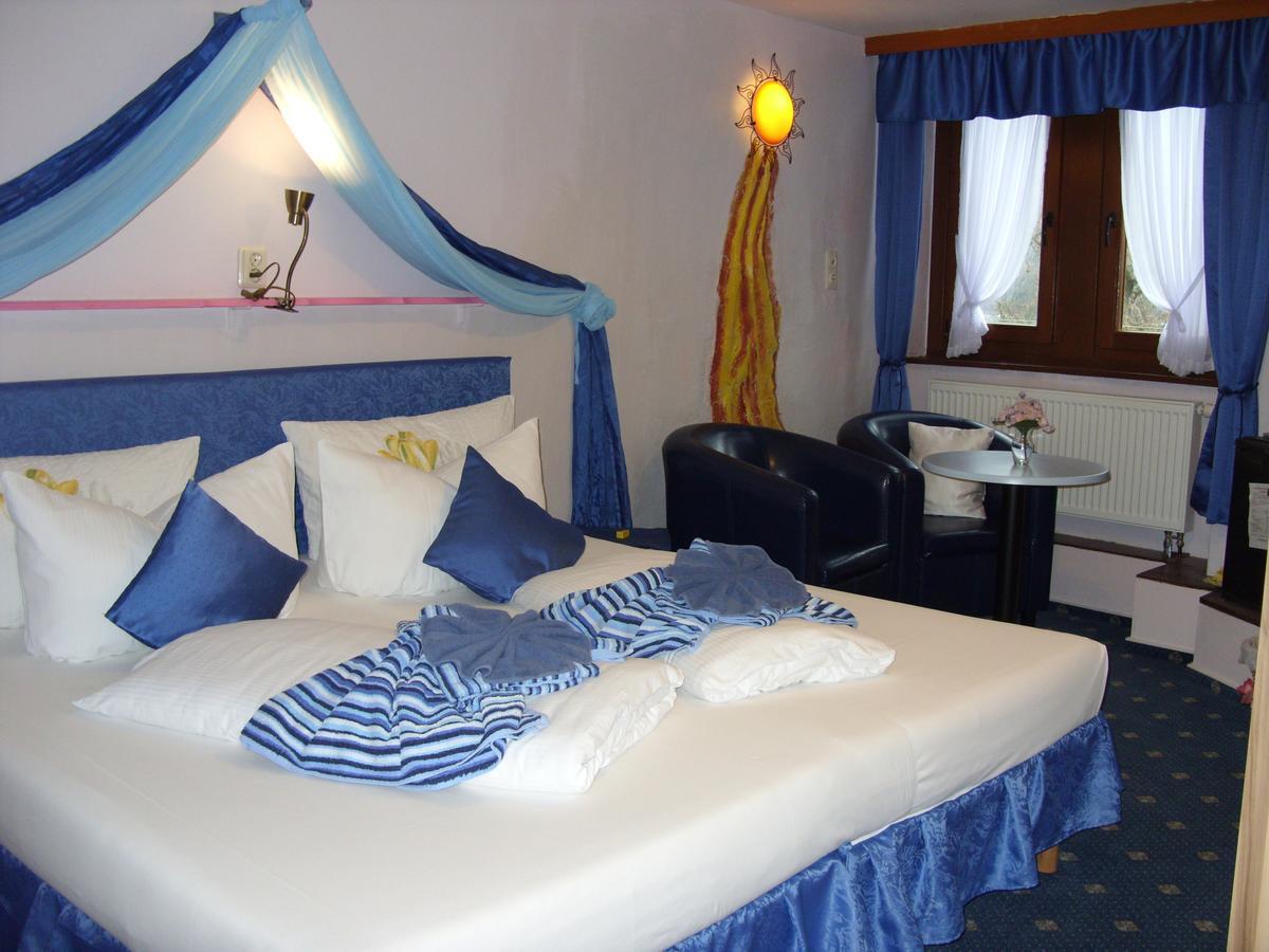 Hotel Kranenturm บาคาราค ภายนอก รูปภาพ