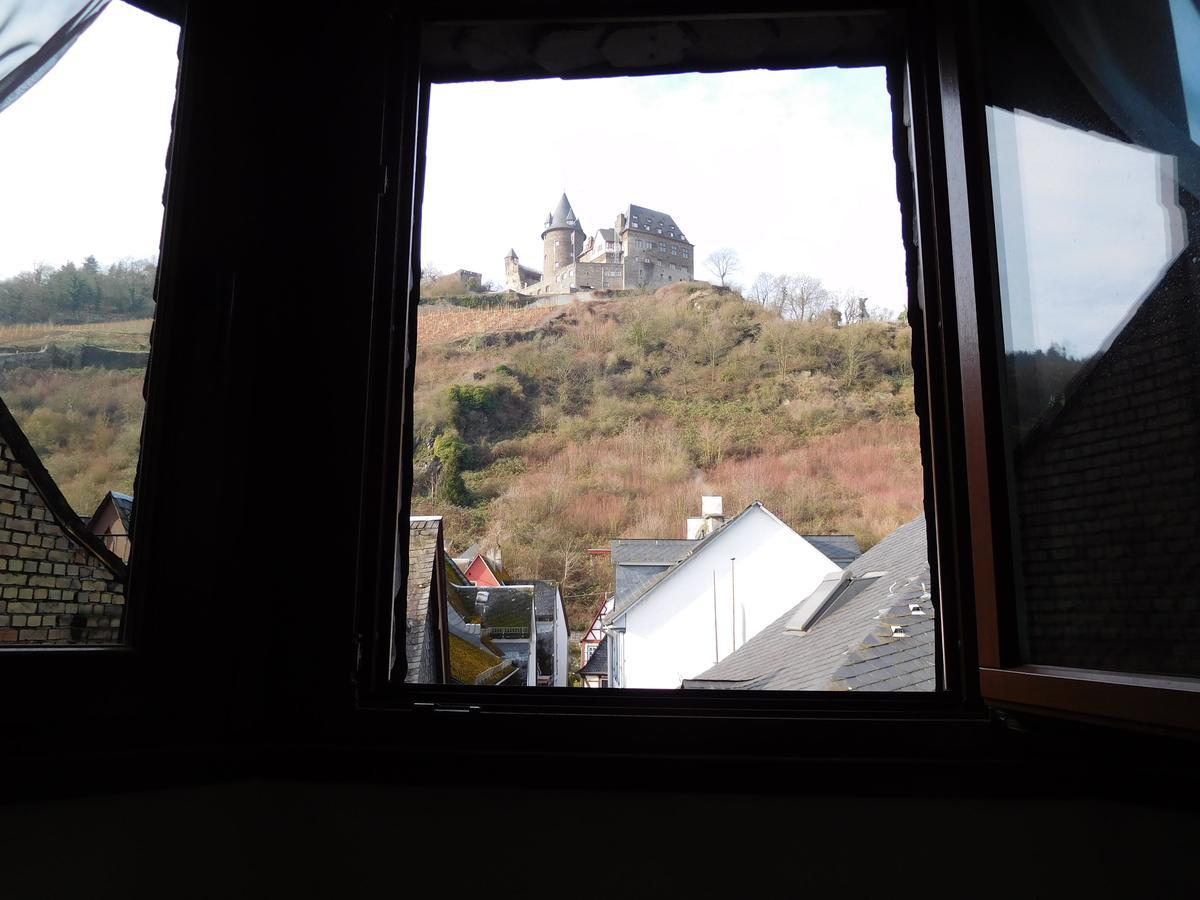 Hotel Kranenturm บาคาราค ภายนอก รูปภาพ