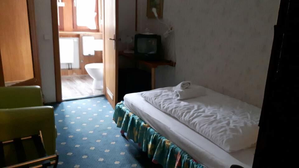 Hotel Kranenturm บาคาราค ภายนอก รูปภาพ